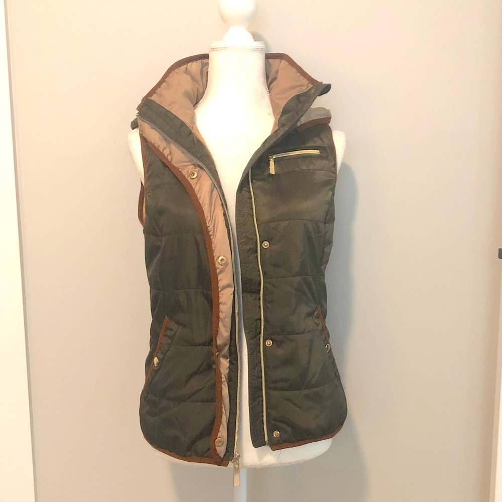 Quilted Puffy Hooded Vest